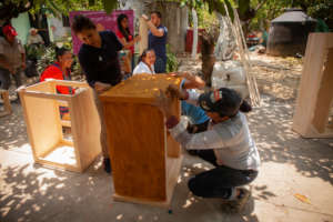 Women in Morelos building their own furniture