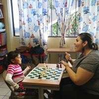 Abril loving chess
