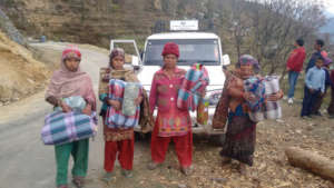 Women receiving winter-relief family kits