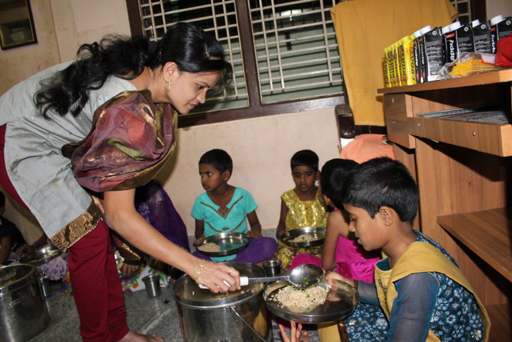 Sponsor Dinner for 40 Underprivileged Children - GlobalGiving