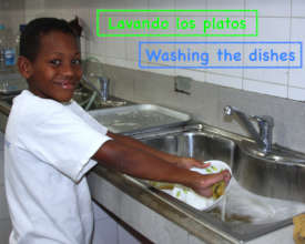 Washing dishes / lavando los platos