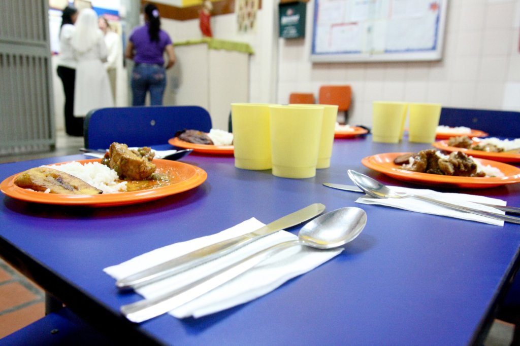 VENEZUELA: A DAILY MEAL FOR 400 DEPRIVED KIDS