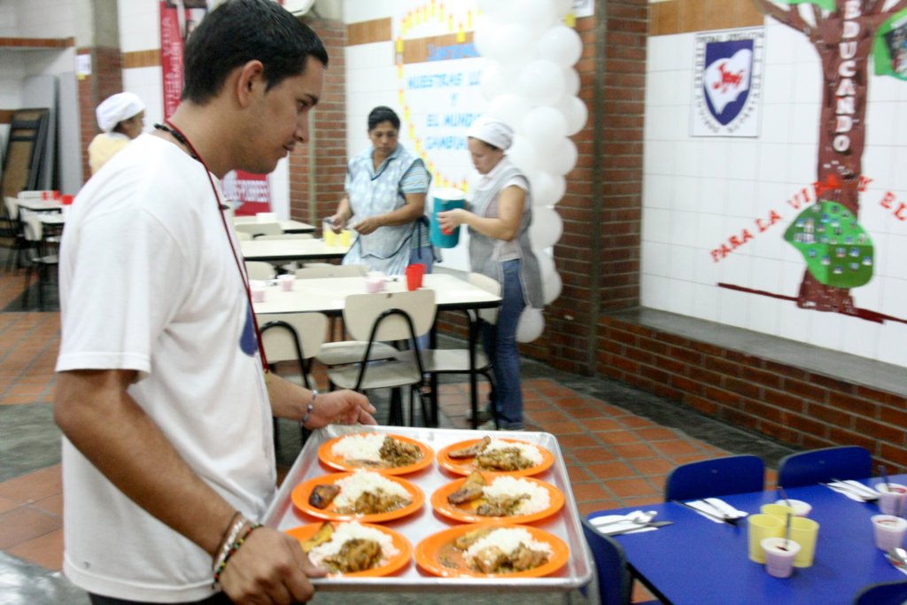 VENEZUELA: A DAILY MEAL FOR 400 DEPRIVED KIDS
