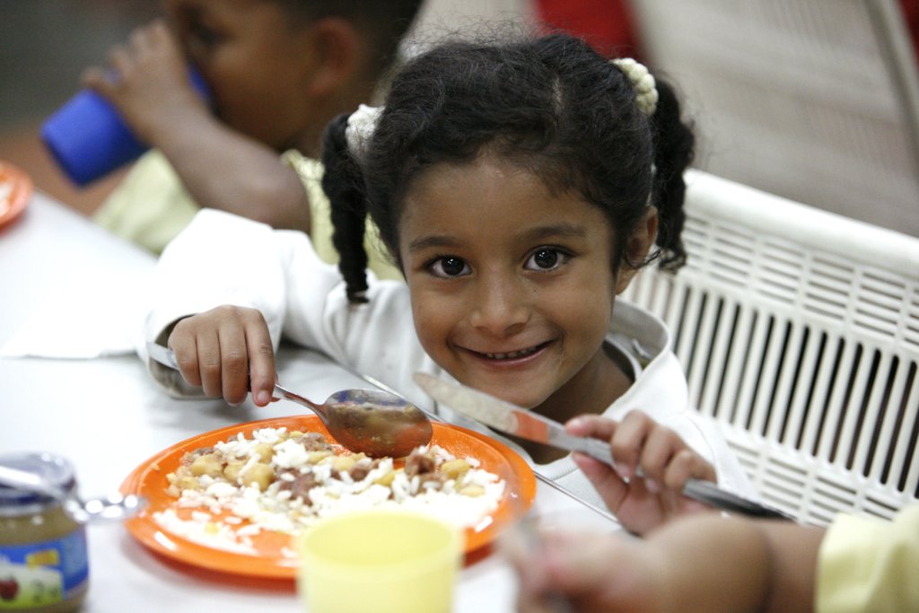 VENEZUELA: A DAILY MEAL FOR 400 DEPRIVED KIDS