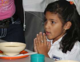 A student praying before lunch
