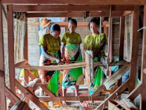 Local artisan trainees learn raffia weaving