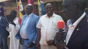 Guest of Honor recognizes the symbol of lifting