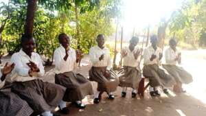 Girls express the  country's patriotism