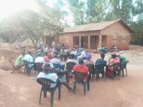 Organized courtyard meeting with the community