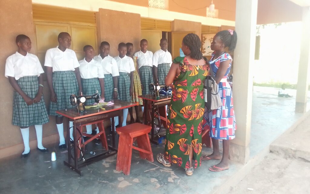 Medical Personnel discusses health issues: student