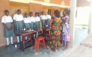 Medical Personnel discusses health issues: student