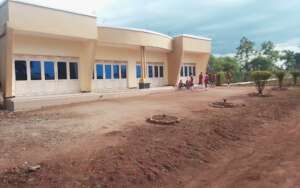 The new students observe the set of new site