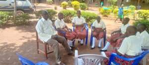The project Director counselling the students