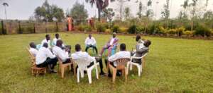 Discussing leadership skills with the stundents