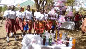 Girls entertained people at the launch