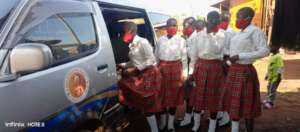 students being taken to the hospital for a visit