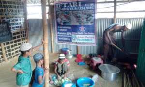 Preparation of food for Rohingya Muslims