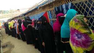 Women Refugees line up to receive blankets
