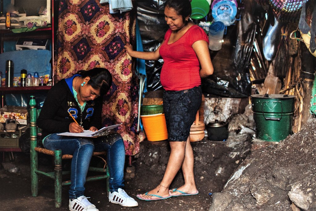 Areceli interviewing a household cook.