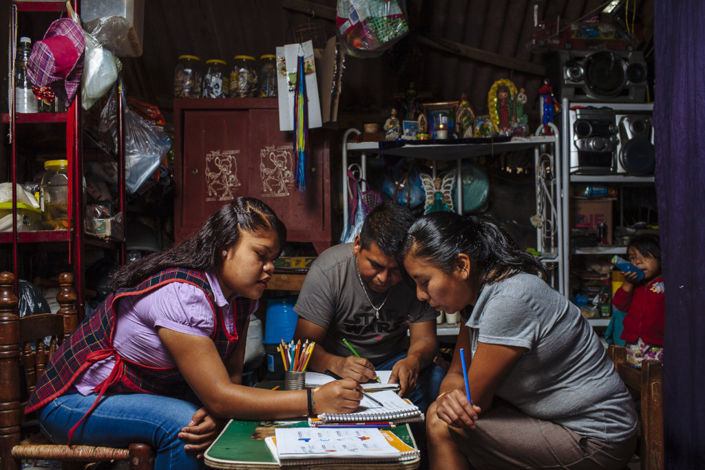 Literacy for Adults: Reading the World (Mexico)