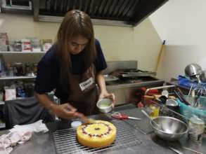 Bakery Student finishes new cake!