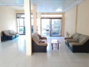 Living Room before we got the new pics on the wall