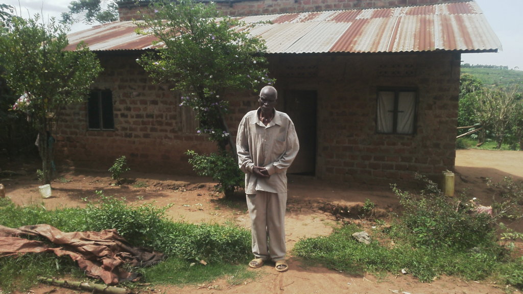 Provide cows to 5 deprived families in Namayumba