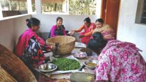 Teachers preparing food students and parents