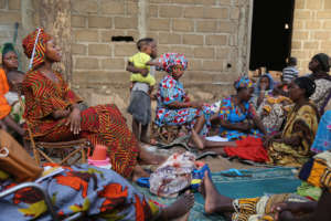The midwife discusses birth plans