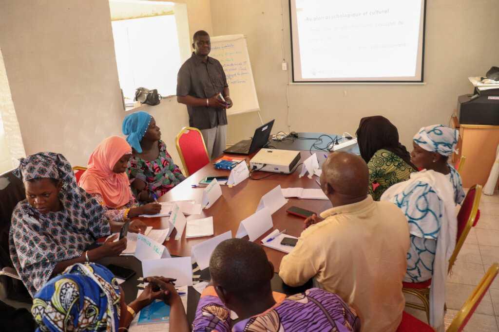 Dr. Bathily leads a training on family planning