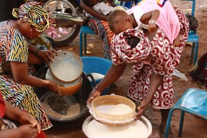 Sifting flour at the malnutrition training