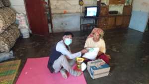 give staples to one of ISCP staf wife