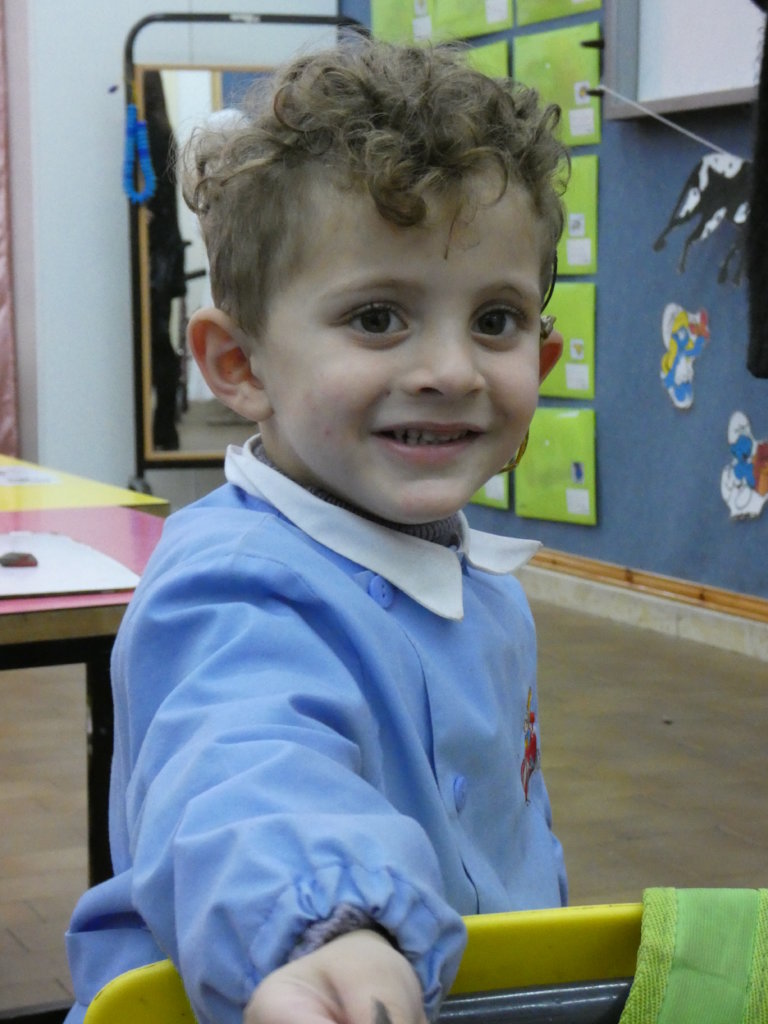 Assist kids with hearing disabilities in Palestine