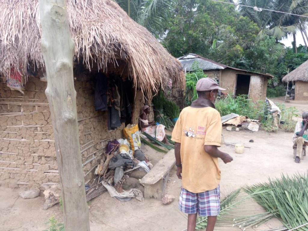 Build 6 toilet facilities for 300 people of Swada