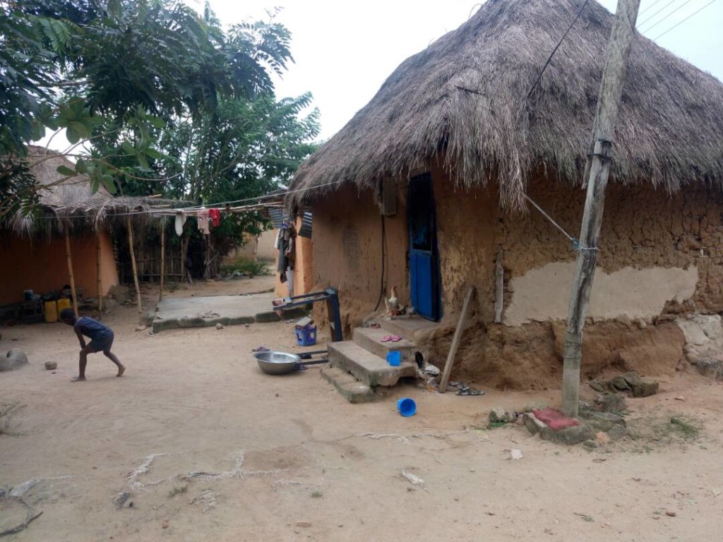 Build 6 toilet facilities for 300 people of Swada