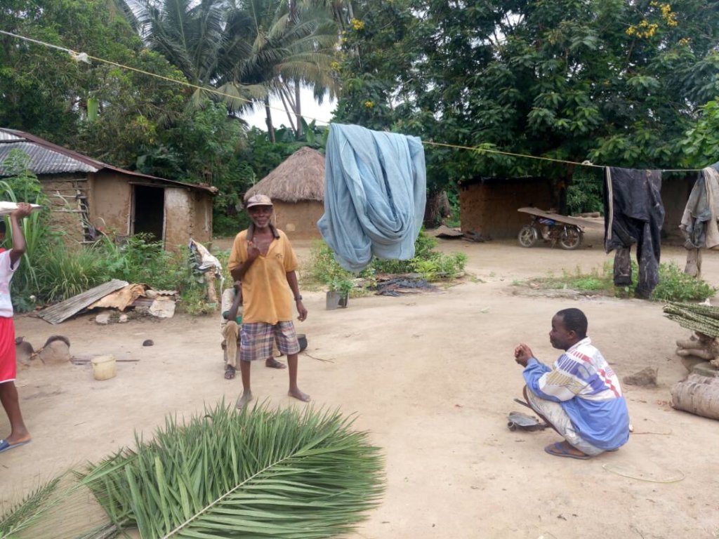 Build 6 toilet facilities for 300 people of Swada