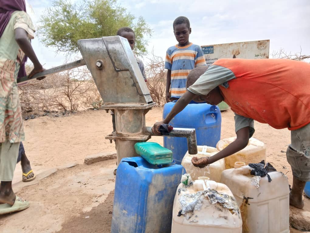 Clean jerrycans are essential to transport water