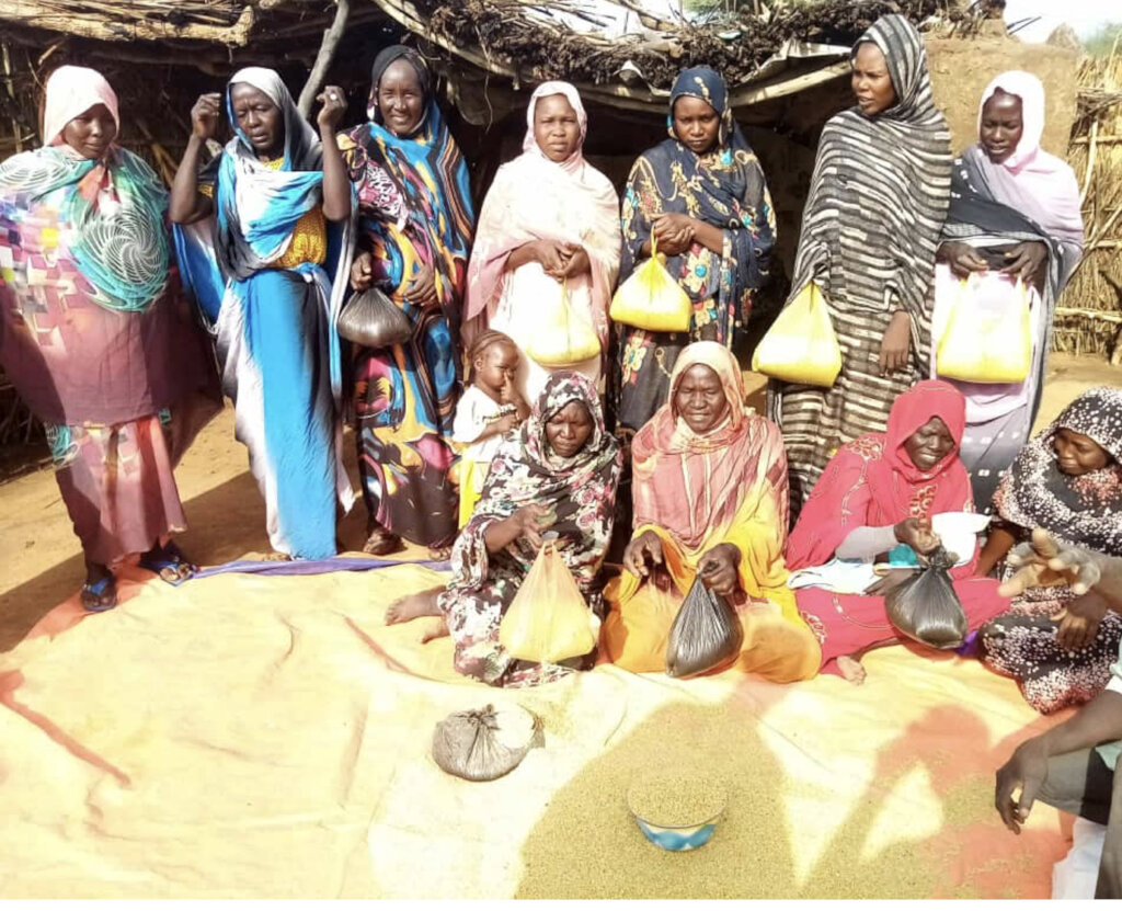 Mothers receive food for their little ones