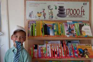 A Child Infront of a 17000ft Library!