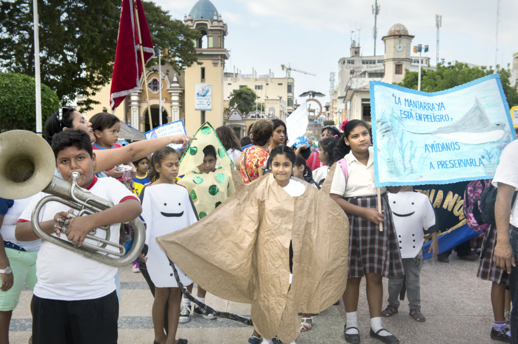 Engaging Communities to Conserve Giant Manta Rays