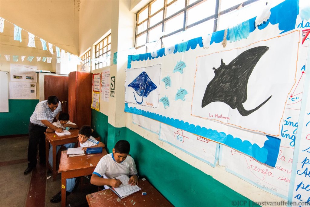 Engaging Communities to Conserve Giant Manta Rays