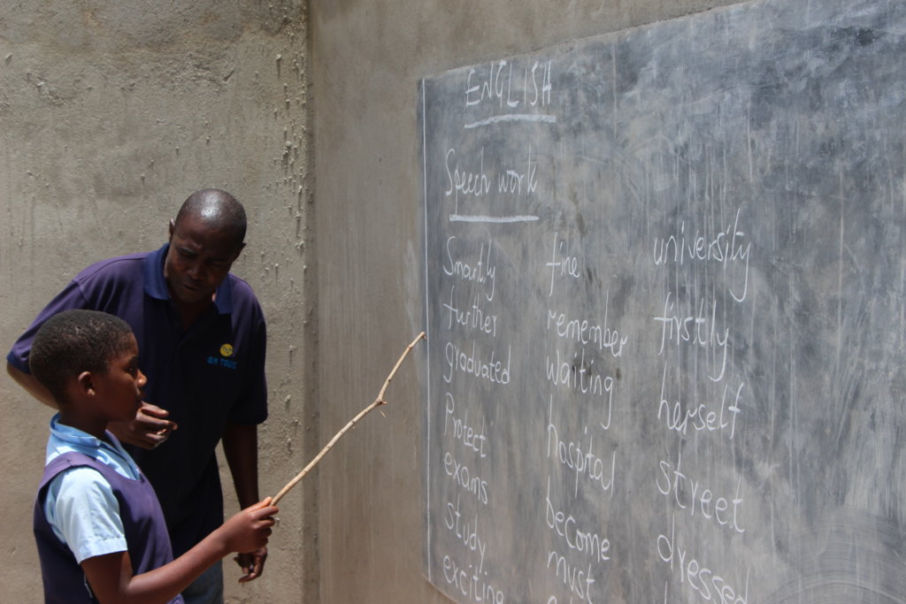 Build 1x4 classroom block for 300 pupils in Zambia