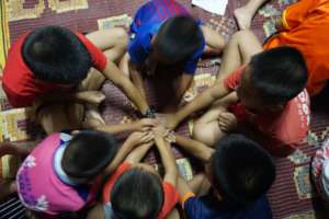 Chen's students playing games during the break