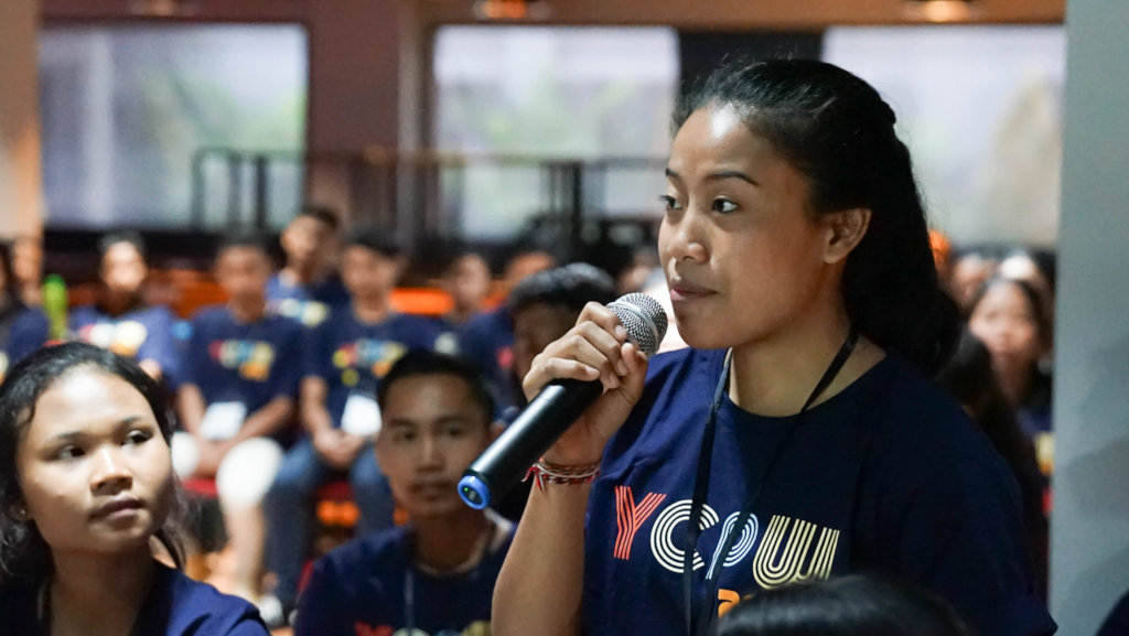 Asking a question to the speaker