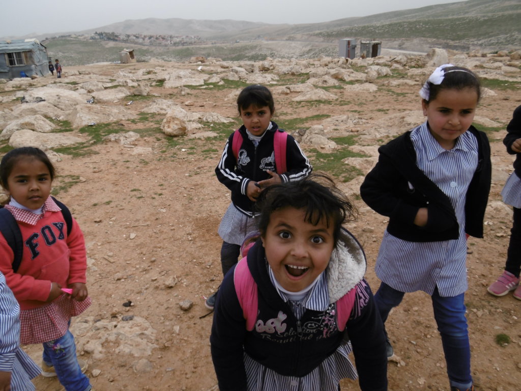 Theatre for 1000 deprived children in Palestine