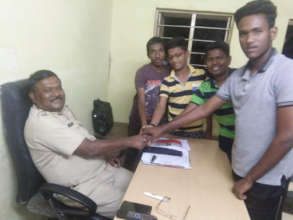 Boys discuss about AfE with local police officer