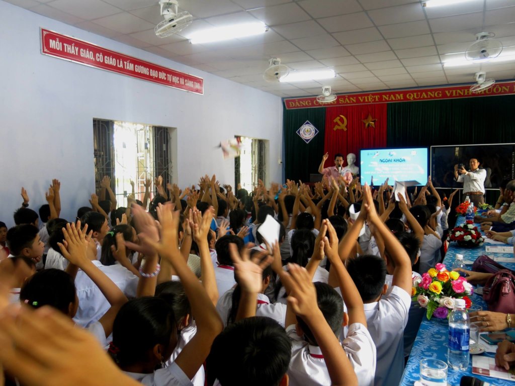 Educate 3000 children against societal risks