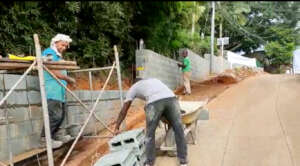 Cerramiento frontal en progreso/Frontal enclosure