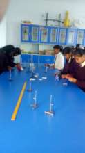 Laboratory getting used by students