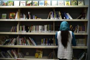A library to welcome the refugees in Athens!